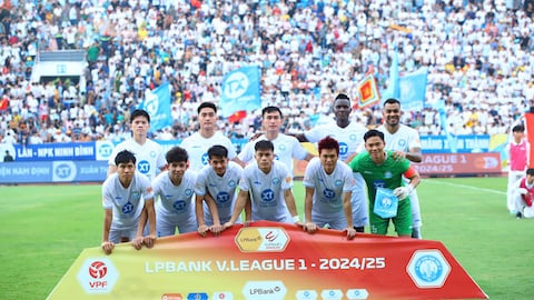  Nam Định đăng quang V.League: Vui sao nước mắt lại trào!